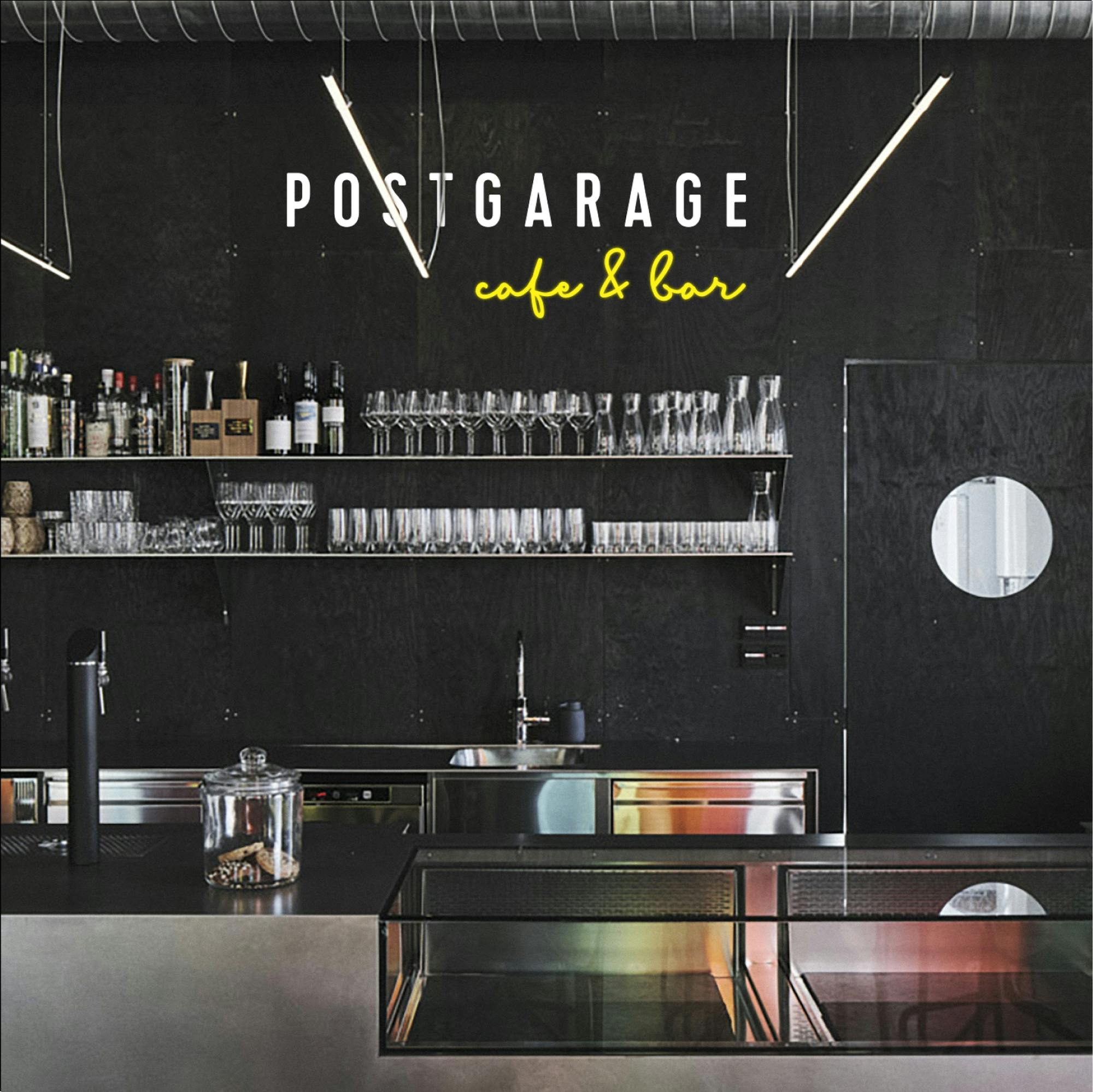 Bild der Postgarage cafe&bar Theke mit Logo © gm gobiq