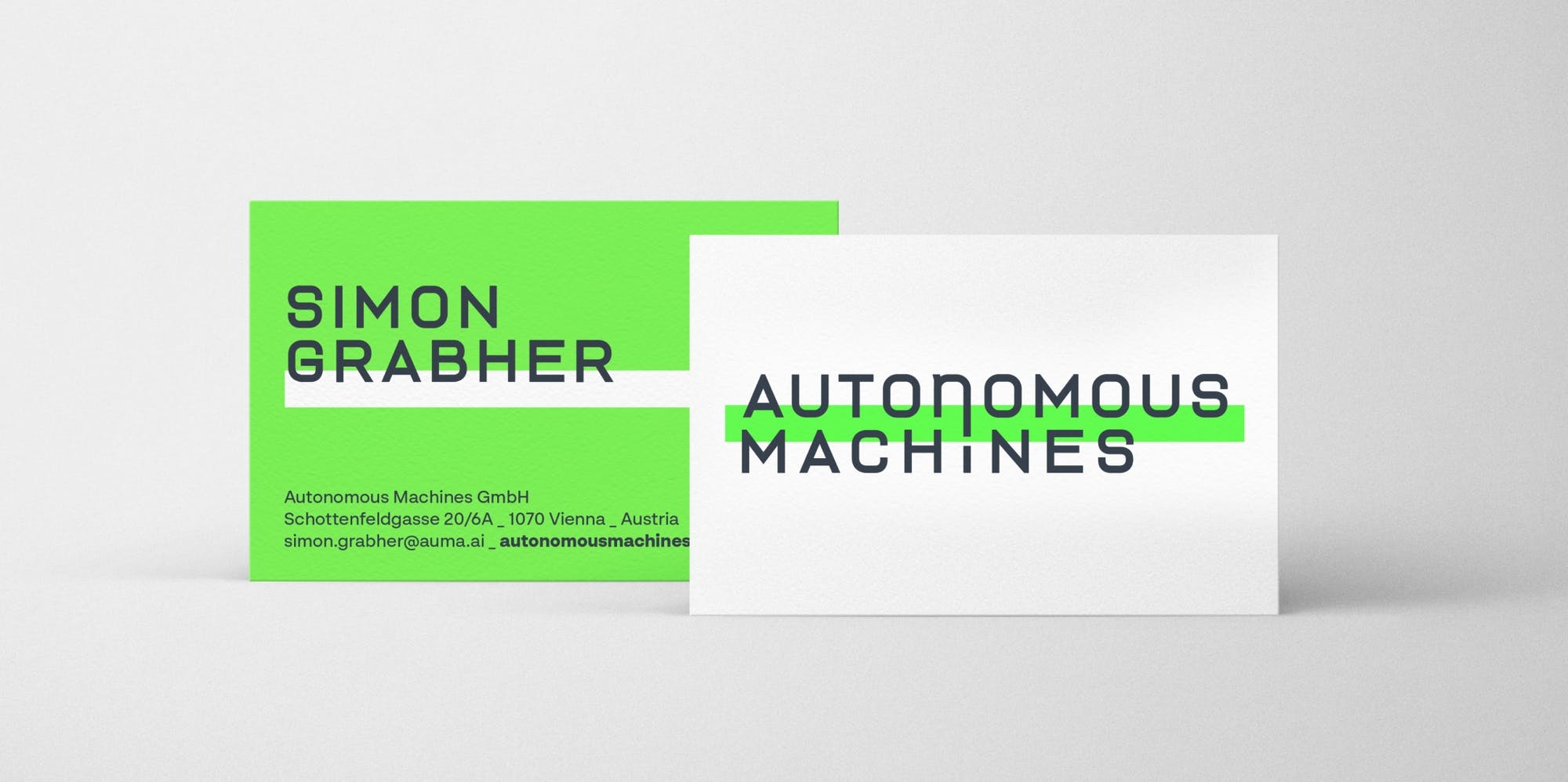 autonomous machines Visitenkarte vorne mit großem Logo und hinten mit Kontaktdaten auf neongrün © good matters