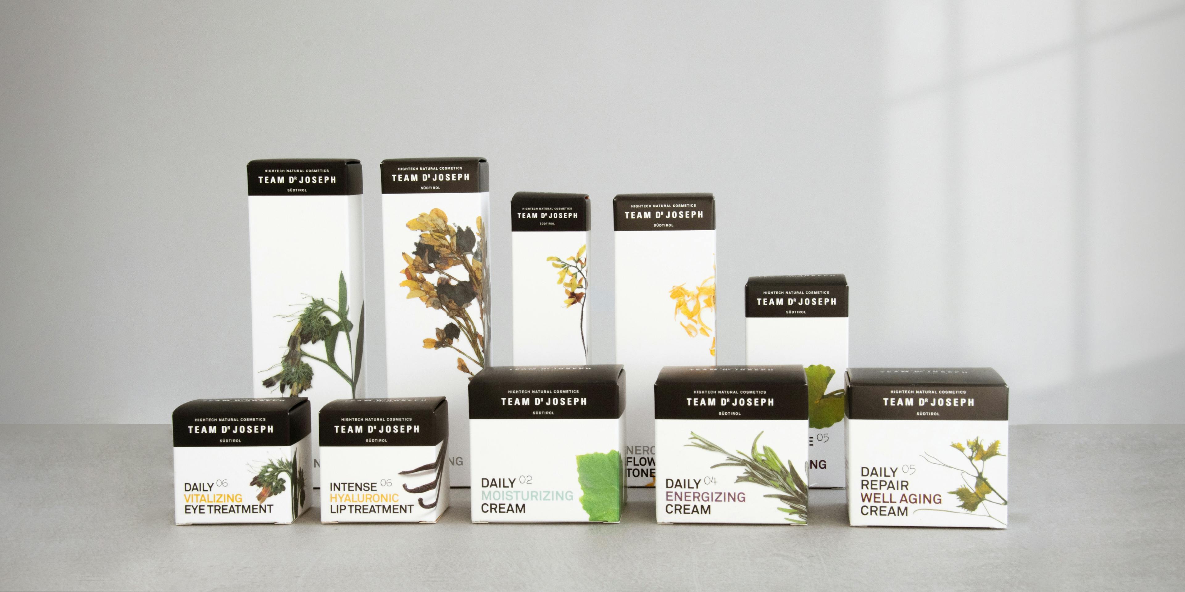 Team Dr Joseph Produkt-Serie mit minimalistischen Packagings, die jeweils eine getrocknete Blume zeigen © gm gobiq