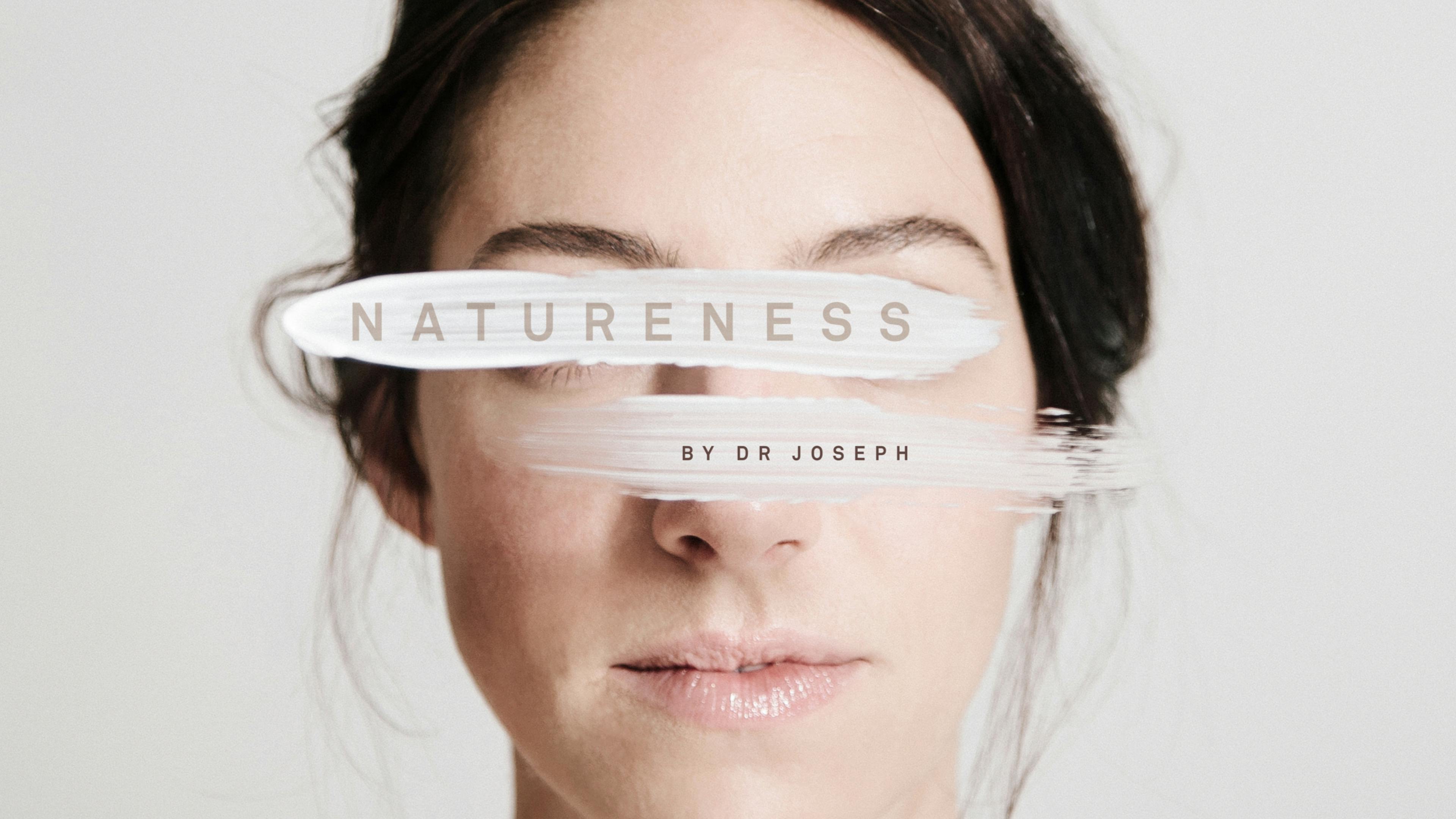 Gesicht einer Frau, darüber Pinselstriche einer Creme mit der Aufschrift: Natureness by Dr Joseph © gobiq